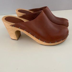 L.L. Bean Signature Women's Clogs (Chestnut Brown)